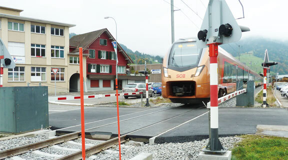 Innovativer Bahnübergang in Rothenthurm